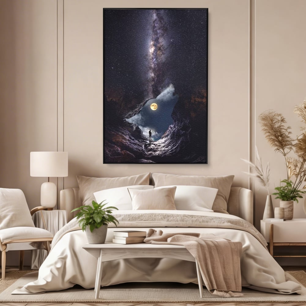 Tablou canvas cu tablou canvas cu silueta de lup, in rama de aluminiu negru, pe perete intr-un dormitor